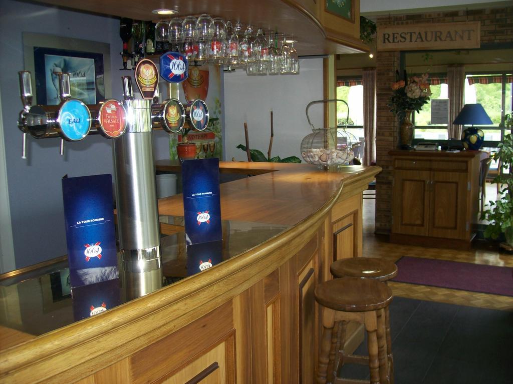 Hotel Restaurant La Tour Romaine - Haguenau - Strasbourg Nord Schweighouse-sur-Moder Eksteriør billede