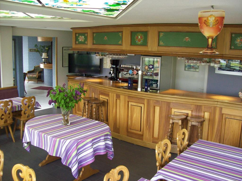 Hotel Restaurant La Tour Romaine - Haguenau - Strasbourg Nord Schweighouse-sur-Moder Eksteriør billede