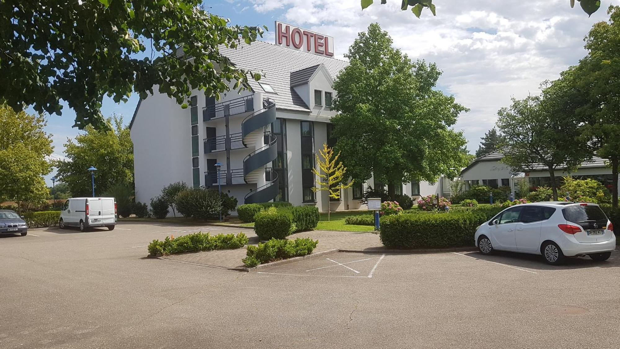 Hotel Restaurant La Tour Romaine - Haguenau - Strasbourg Nord Schweighouse-sur-Moder Eksteriør billede
