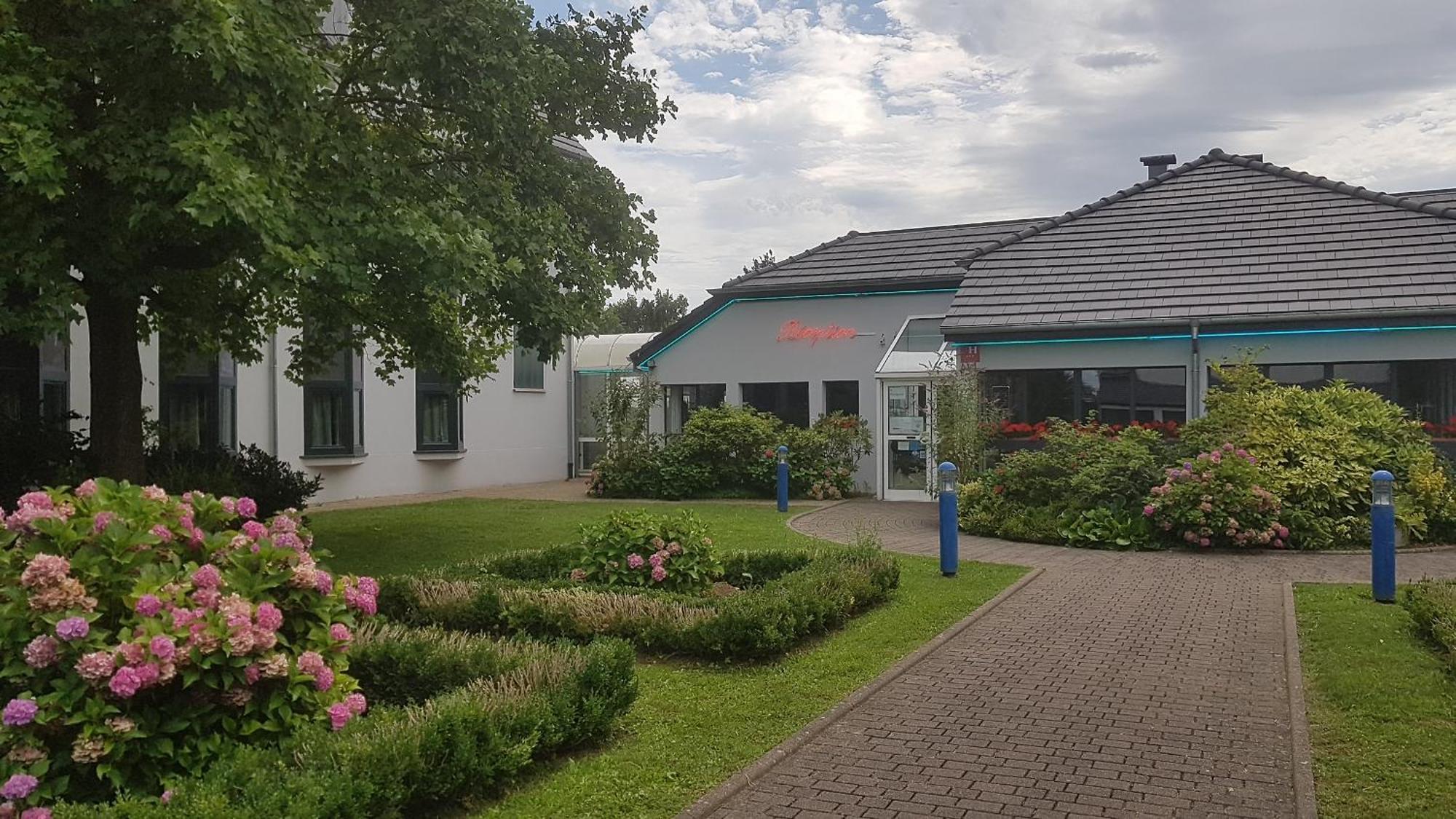 Hotel Restaurant La Tour Romaine - Haguenau - Strasbourg Nord Schweighouse-sur-Moder Eksteriør billede