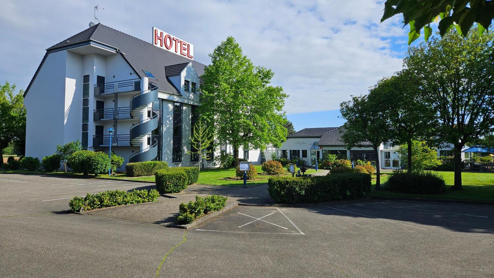 Hotel Restaurant La Tour Romaine - Haguenau - Strasbourg Nord Schweighouse-sur-Moder Eksteriør billede
