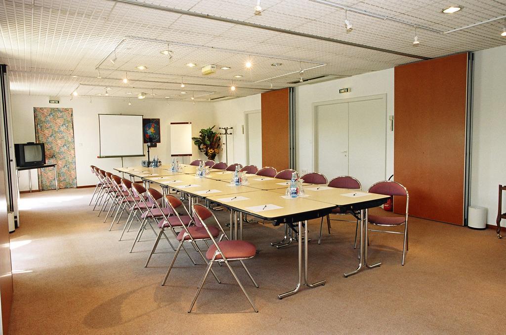 Hotel Restaurant La Tour Romaine - Haguenau - Strasbourg Nord Schweighouse-sur-Moder Eksteriør billede