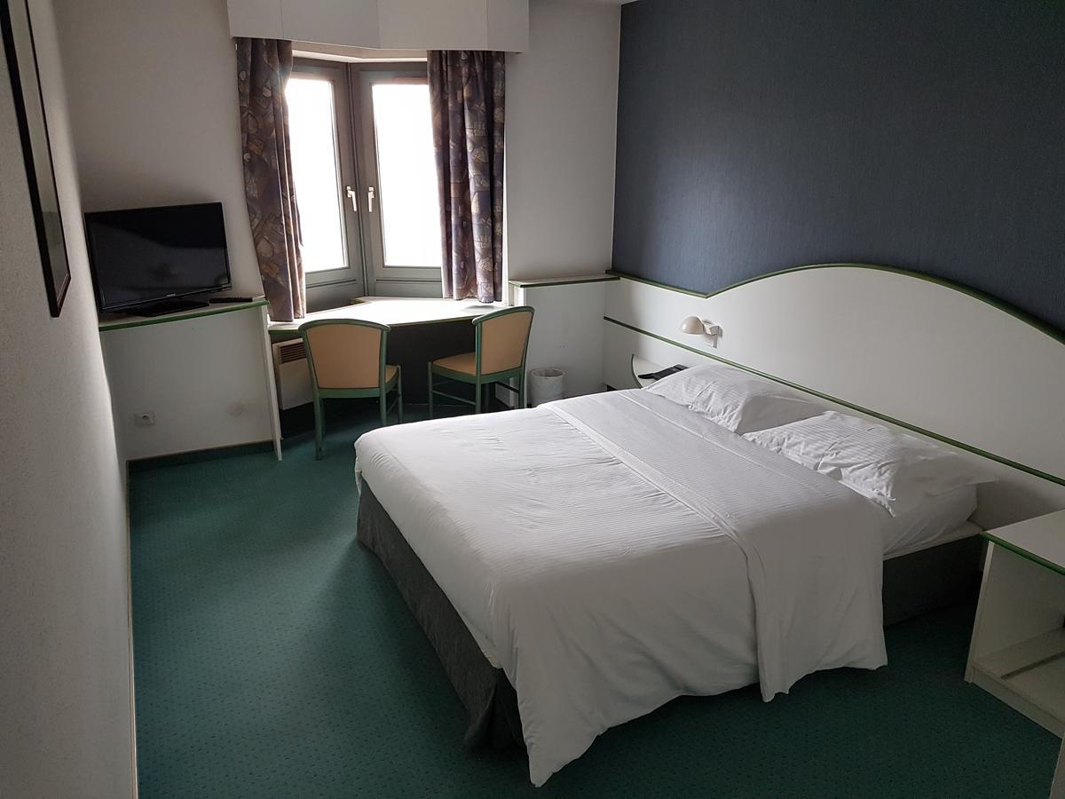 Hotel Restaurant La Tour Romaine - Haguenau - Strasbourg Nord Schweighouse-sur-Moder Eksteriør billede