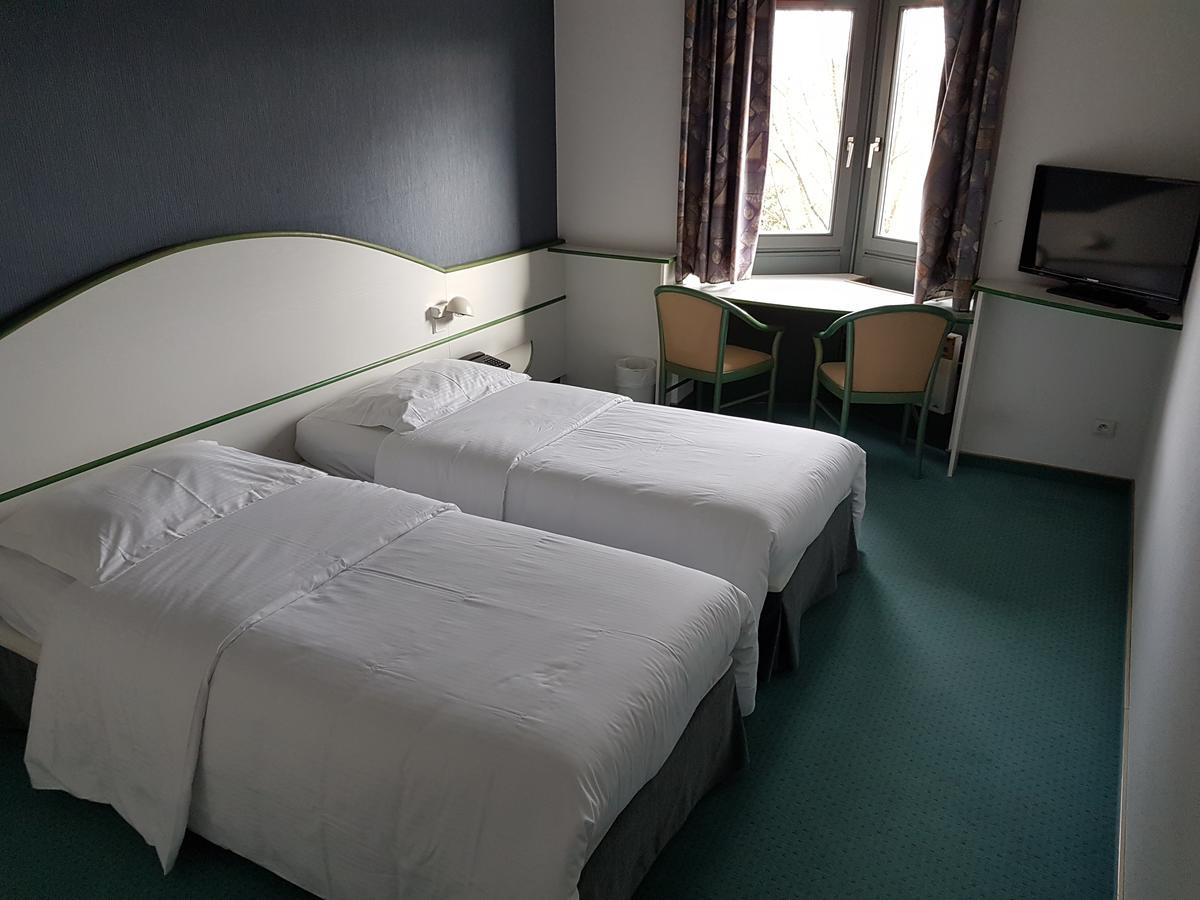 Hotel Restaurant La Tour Romaine - Haguenau - Strasbourg Nord Schweighouse-sur-Moder Eksteriør billede