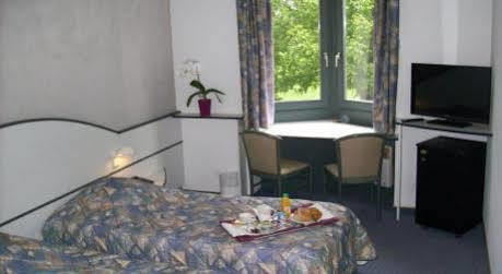 Hotel Restaurant La Tour Romaine - Haguenau - Strasbourg Nord Schweighouse-sur-Moder Eksteriør billede